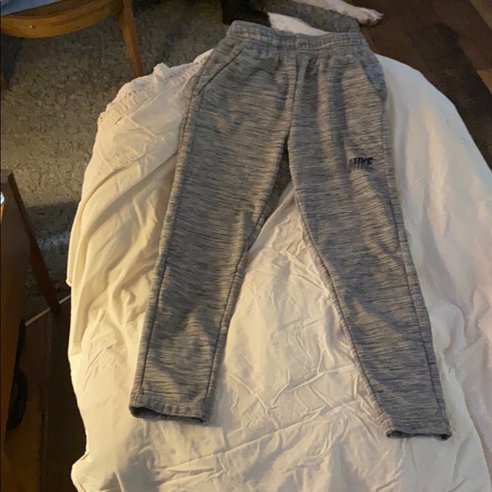 Gray Nike joggers with pockets